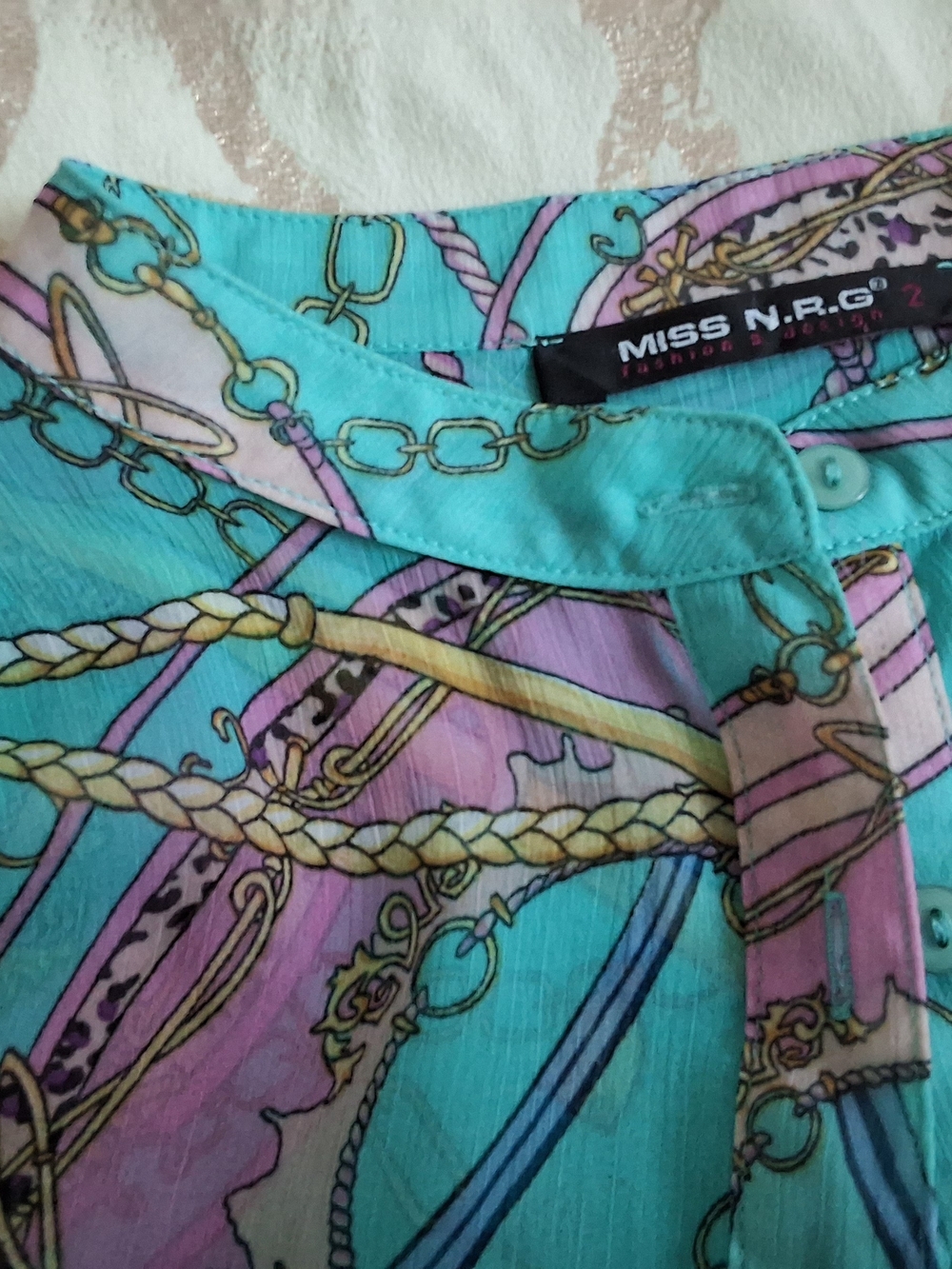 Turquoise & Pink Chain-Print Button-Down Shirt